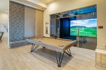 Indoor golf simulator